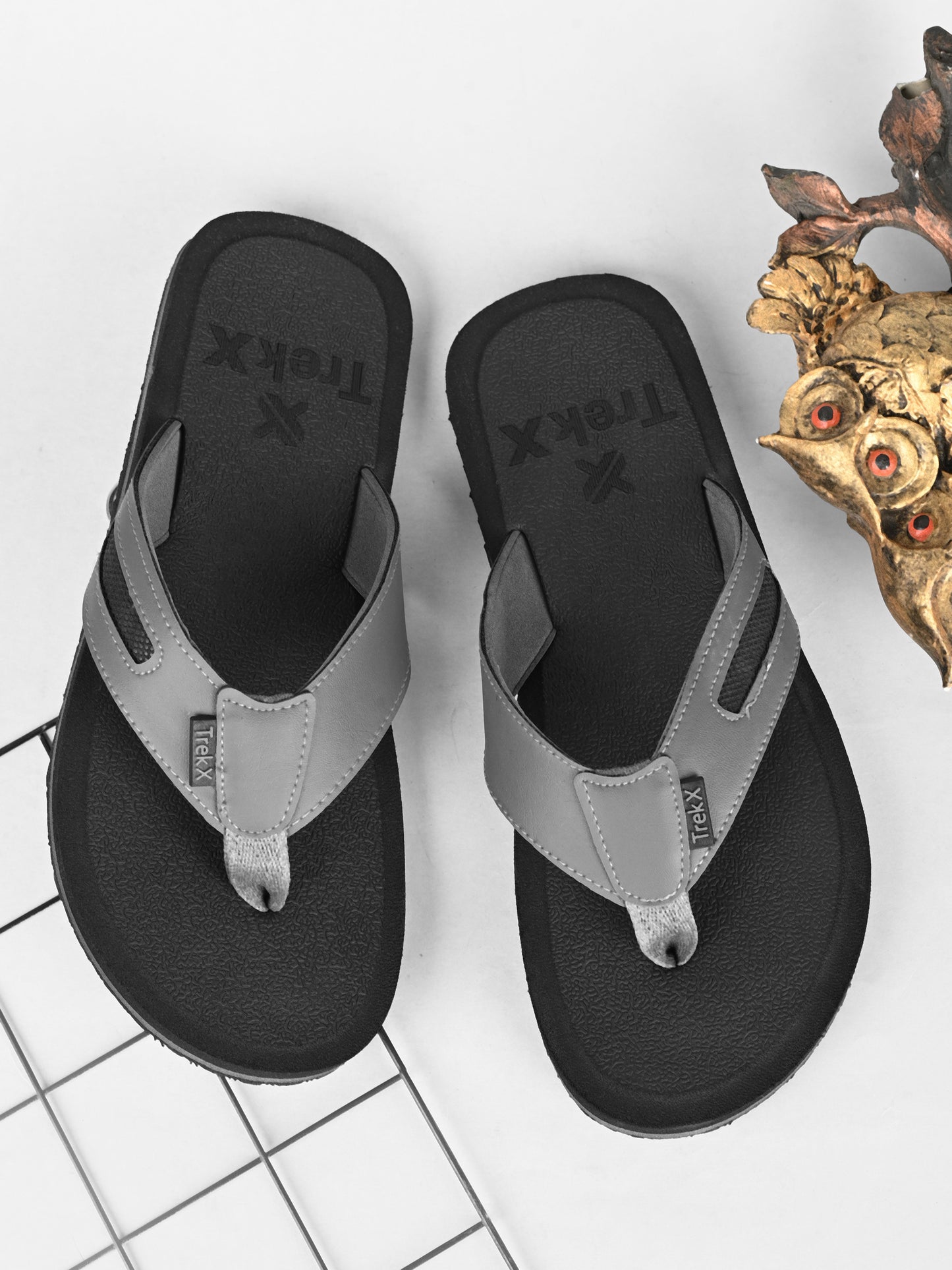 TrekX Cushion Flips for Men